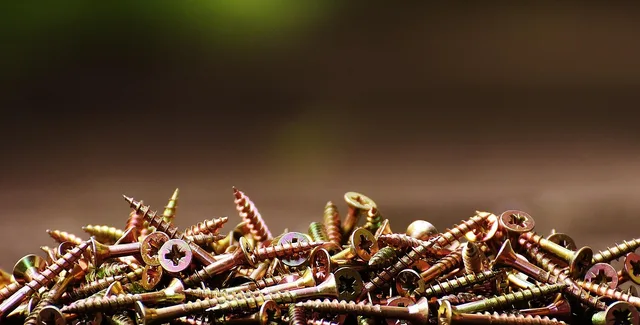 screws, wood screws, spax, thread, construction material, close up, wood, countersunk head screws, cross screws, screws, screws, screws, screws, screws. Deck patio contractors' guide to coastal fasteners, finishes